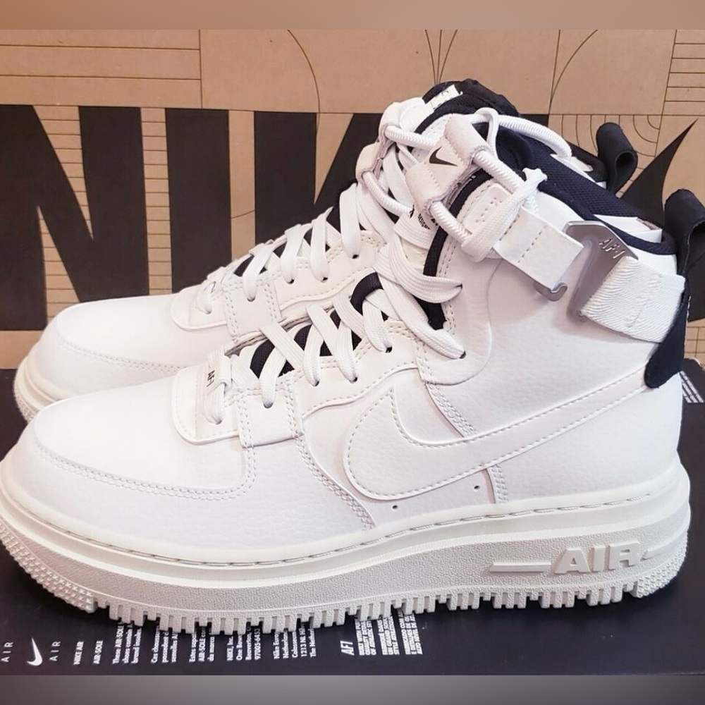 Nike size 8 Women's Air Force 1 High Utility 2.0 DC3584